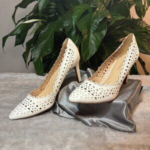 Women's High Heel White Adrienne Vittadini Size 10M Dress Shoe
